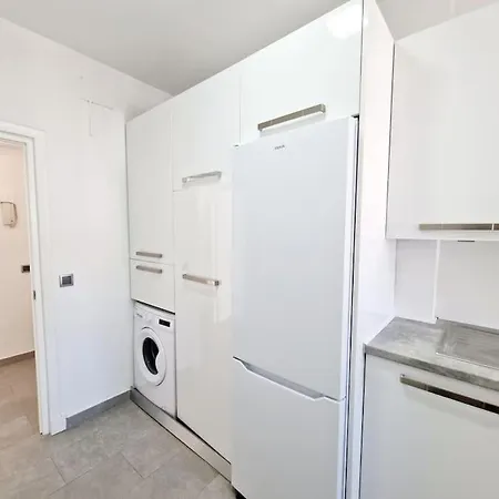 Апартаменти Sunrise On Spain Street *