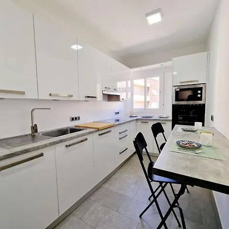 Sunrise On Spain Street Daire