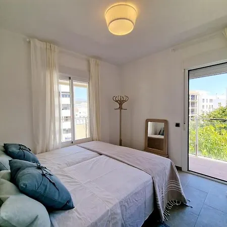 Sunrise On Spain Street アパート エステポナ