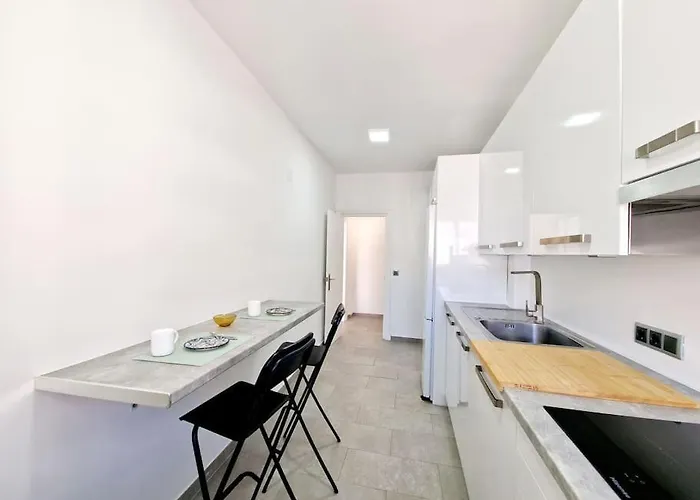 Sunrise On Spain Street アパート エステポナ