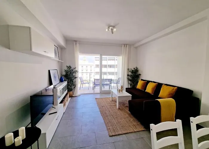 Sunrise On Spain Street アパート エステポナ