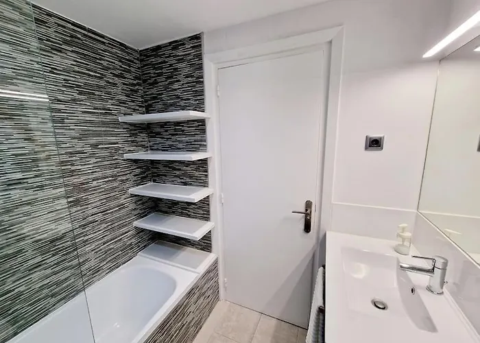 Sunrise On Spain Street エステポナ