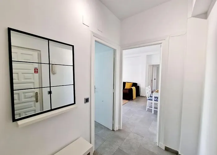 Sunrise On Spain Street アパート エステポナ