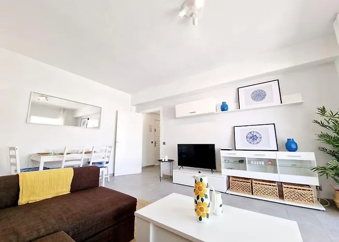 Sunrise On Spain Street エステポナ